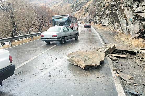 هشدار به مسافران عید فطر / خطر ریزش سنگ در جاده چالوس