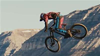 فیلم/ کلیپ تماشایی از هیجان دوچرخه سواری در کوهستان