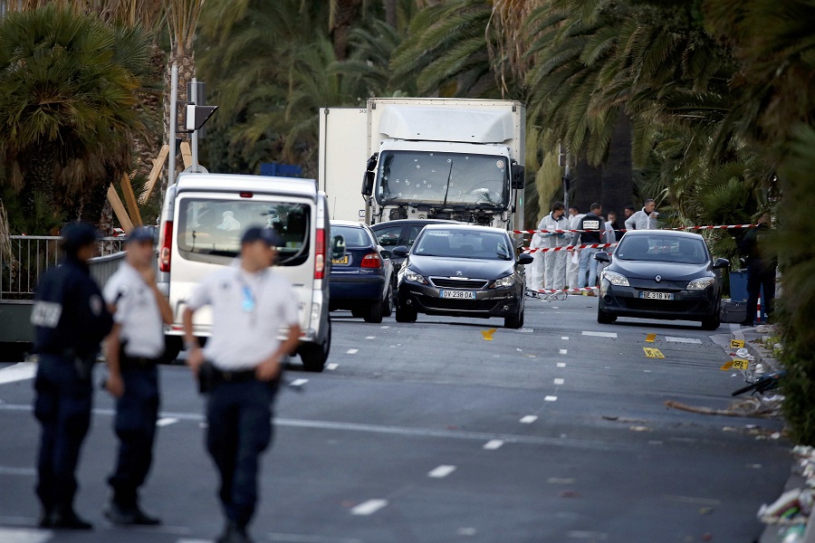 حمله فردی با خودرو به جمعیت در شهر «نیم» در جنوب فرانسه / دو نفر زخمی شدند / مهاجم بازداشت شد