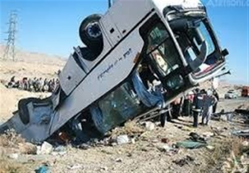 اورژانس: بی‌احتیاطی راننده اتوبوس و احتمال خواب آلودگی او دلیل تصادف خونین در جاده کاشان- نطنز بود