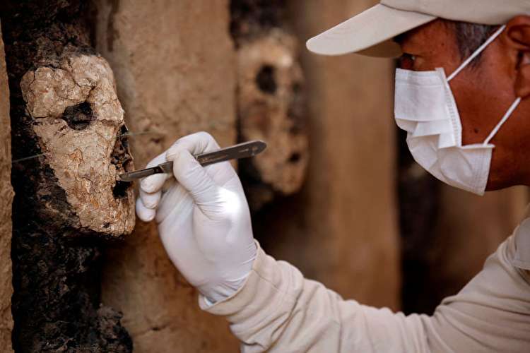 فیلم/ کشف بت‌های چوبی ۸۰۰ ساله در پرو
