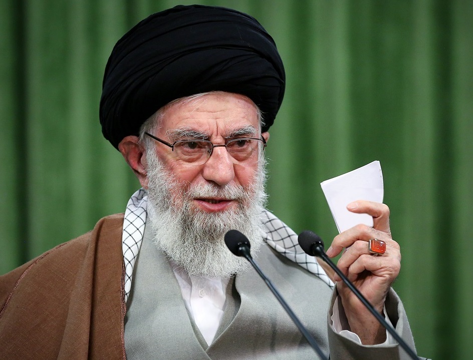 رهبر انقلاب: پیروزی این انقلاب به خاطر حضور مردم است نه با تفنگ و سیاسی کاری و حزب بازی رهبر انقلاب: پیروزی این انقلاب به خاطر حضور مردم است نه با تفنگ و سیاسی کاری و حزب بازی