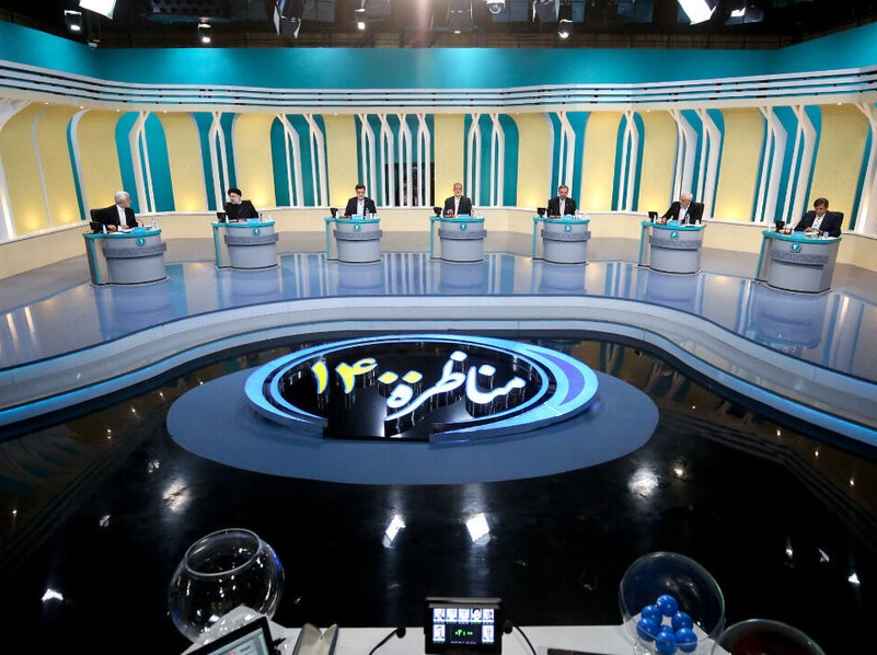 محسن رضایی: کسانی که نمیخواهند تا پایان انتخابات بمانند، باید اعلام کنند / با برنامه من یک فقیر هم در ایران پیدا نخواهد شد / رئیسی: در جلسه قبل بداخلاقی شد؛ اجازه داده شد که من دفاع کنم، اما من به مردم واگذار میکنم / همتی: نسبت به شیوه مناظره نقد دارم؛ مثل مسابقه هفته است / انتخاب بین بد و بدتر نیست؛ انتخاب بین فردی است که درها را به روی کنشگران میبندد و فردی که درها را به روی کنشگران باز میکند / زاکانی: نماینده دولت روحانی اینجاست و حاضر به مناظره نیست محسن رضایی: کسانی که نمیخواهند تا پایان انتخابات بمانند، باید اعلام کنند / با برنامه من یک فقیر هم در ایران پیدا نخواهد شد / رئیسی: در جلسه قبل بداخلاقی شد؛ اجازه داده شد که من دفاع کنم، اما من به مردم واگذار میکنم / همتی: نسبت به شیوه مناظره نقد دارم؛ مثل مسابقه هفته است / انتخاب بین بد و بدتر نیست؛ انتخاب بین فردی است که درها را به روی کنشگران میبندد و فردی که درها را به روی کنشگران باز میکند / زاکانی: نماینده دولت روحانی اینجاست و حاضر به مناظره نیست