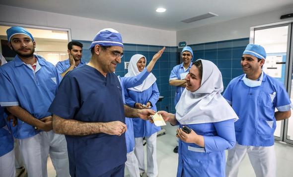 تصاویر : عیدانه با وزیر بهداشت