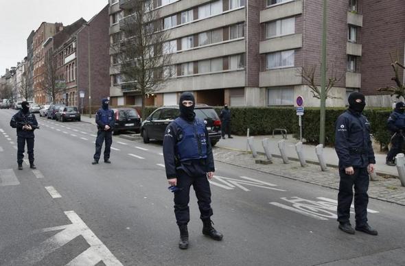 تصاویر : عملیات دستگیری مظنون حملات پاریس
