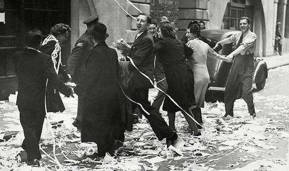 تصاویر : روز سقوط نازی ها