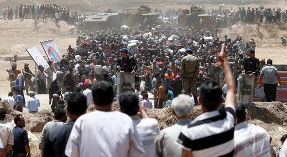 تصاویر : فرار هزاران سوری از ترس داعش