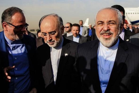 تصاویر : ورود ظریف و تیم مذاکره‌کننده به تهران