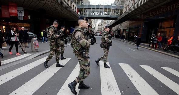 تصاویر : پاریس در روز بعد از حادثه