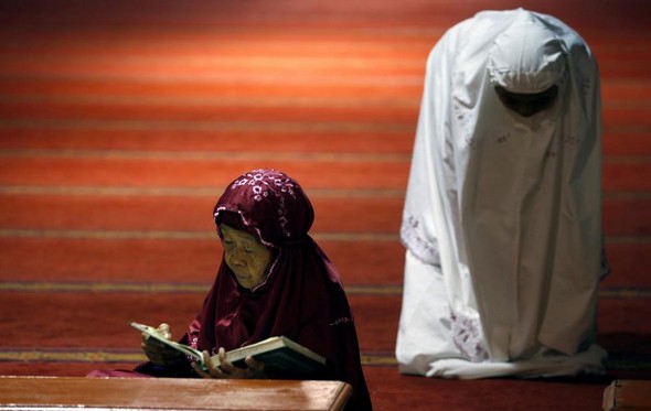 تصاویر : آغاز ماه رمضان در کشورهای اسلامی