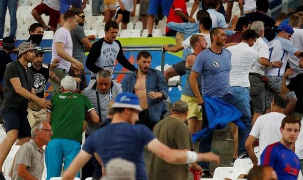 تصاویر : آشوب هوادارن روسیه و انگلیس پس از بازی