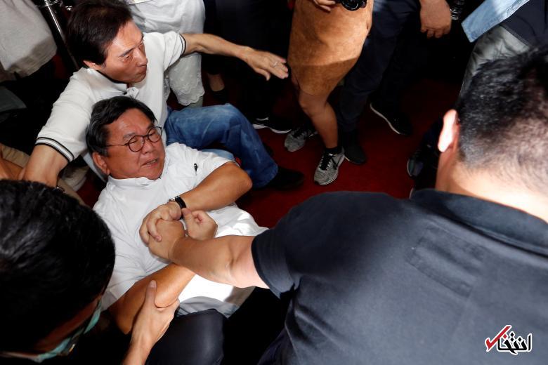 تصاویر : زد و خورد سیاستمداران در پارلمان