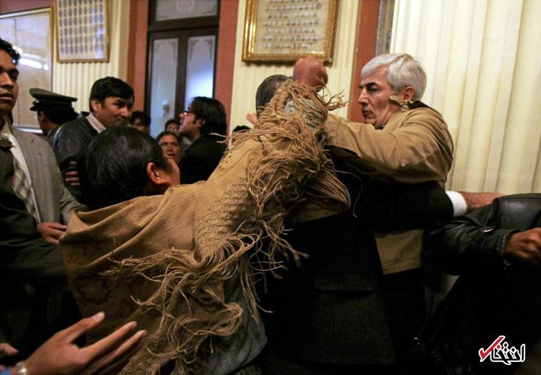 تصاویر : زد و خورد سیاستمداران در پارلمان