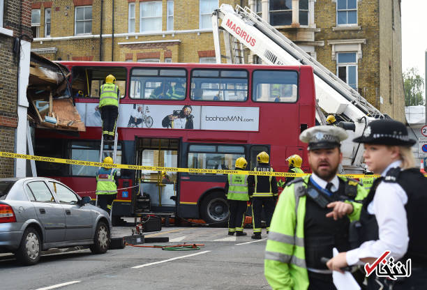 عکس/ برخورد اتوبوس دو طبقه با ساختمانی در لندن