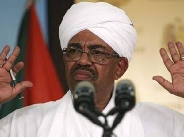 احتمال کودتای نظامی در سودان / استقرار گسترده زره‌پوش‌ها در مقابل کاخ البشیر / ارتش: بزودی درباره رئیس جمهور و دولت بیانیه صادر می‌کنیم / العربیه: عمر البشیر از قدرت کناره‌گیری کرد؛ چند مسئول سودانی هم بازداشت شدند