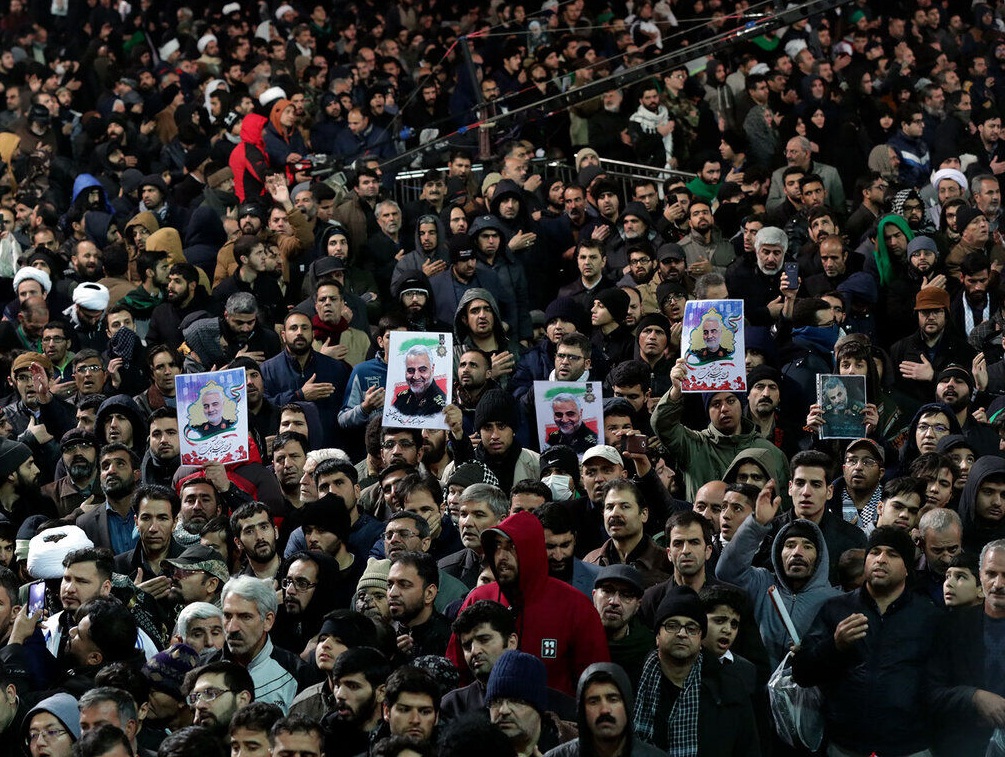 آغاز مراسم تشییع پیکر شهید سلیمانی در تهران / مقام معظم رهبری بر پیکر سردار سلیمانی اقامه نماز خواهند کرد