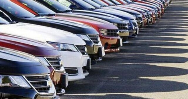 ادعای واردکنندگان خودرو: قیمت خودروهای خارجی را به نصف می‌رسانیم