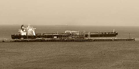 نفتکش ایرانی در دریای سرخ در ۷۵ مایلی یکی از بنادر عربستان دچار نقص فنی شد / شرکت ملی نفتکش: کارکنان کشتی در وضعیت ایمن به سر می برند / رفع مشکل کشتی در حال انجام است