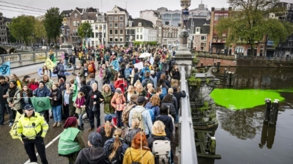 پلیس هلند ۱۳۰ فعال محیط زیست را در آمستردام بازداشت کرد