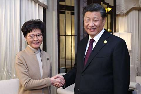 اولین دیدار رییس جمهور چین با رئیس اجرایی هنگ کنگ پس از آغاز اعتراضات / شی جین پینگ: می‌دانیم کری لام از هیچ تلاشی برای پایان دادن به ناآرامی‌ها دریغ نکرده / باید گام‌های بلندتری برداشته شود