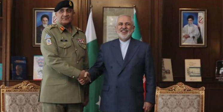 رایزنی ظریف و فرمانده ارتش پاکستان درباره وضعیت مرزبانان ربوده شده ایرانی