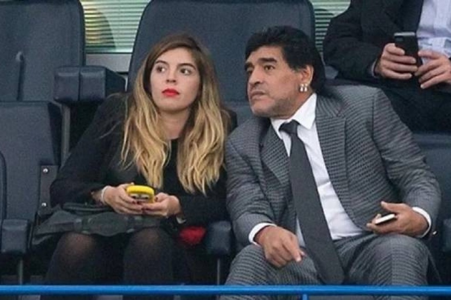 واکنش دختر مارادونا به نتیجه کالبدشکافی پدرش/ پرونده مرگ اسطوره فوتبال پیچیده‌تر شد