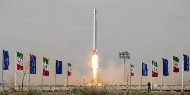 تحلیل وال‌استریت‌ژورنال از پرتاب موفقیت امیز ماهواره «نور»:  ایران به دنبال فناوری موشک‌های بالستیک دور برد است