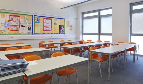 اختلاف نظر‌ درباره بازگشایی مدارس انگلیس شدت گرفت