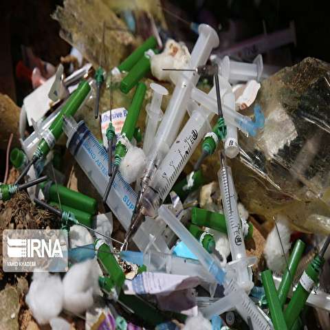 تصاویر: رها سازی زباله های عفونی در حاشیه شهر بجنورد