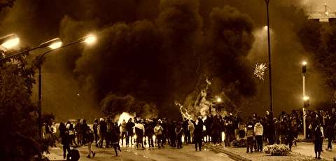 آتش زدن قرآن کریم در سوئد از سوی یک گروه افراطی / تظاهرات اعتراض آمیز ۳۰۰ معترض
