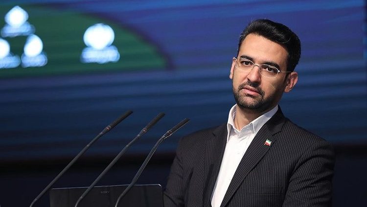 آذری‌جهرمی: مقام بالاتر از وزیر استقلالی در کابینه دولت داریم