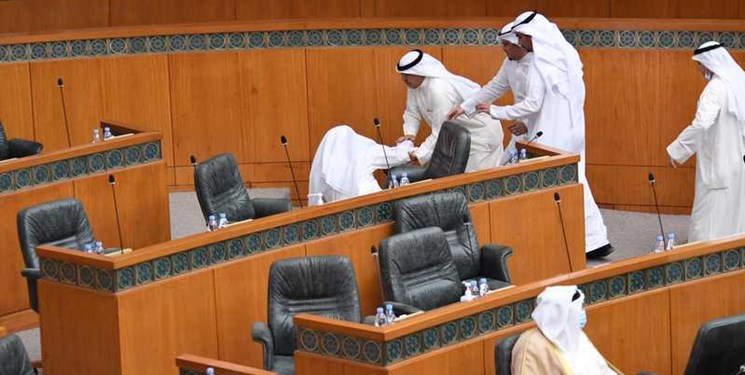 درگیری دو نماینده در پارلمان کویت؛ تعلیق ۱۵ دقیقه ای جلسه