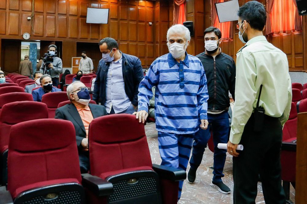 عباس عبدی: چرا کسانی که شاهد جرمهای حسن رعیت بودند و حرف نزدند، محاکمه نمی شوند؟ عباس عبدی: چرا کسانی که شاهد جرمهای حسن رعیت بودند و حرف نزدند، محاکمه نمی شوند؟