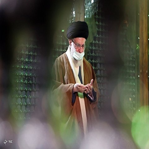 تصاویر: حضور مقام معظم رهبری در مرقد مطهر امام خمینی (ره)