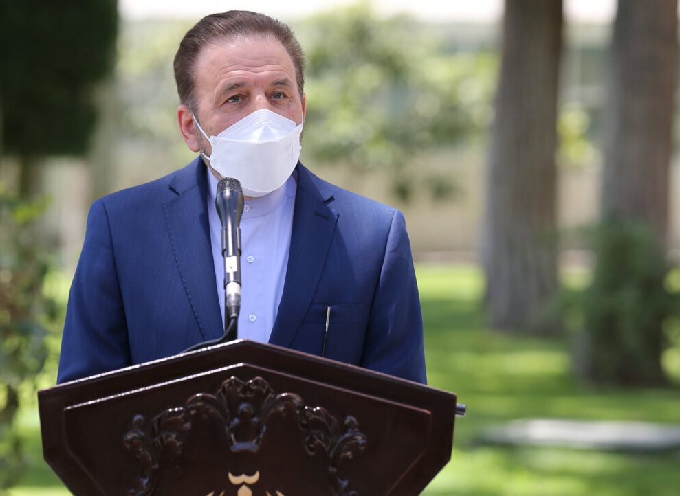 واعظی: کاش نامزدهایی که این همه علیه دولت حرف زدند، تا می دیدند که از ۶۰ میلیون رای دهنده، چه تعداد به آنان رای میدهند / برخی نامزدها با طرح مسائل منفی، قول های عجیب و غریبی دادند؛ ما در سال ۹۶ یک دهم این قولها را ندادیم / بهتر دیدیم زمان بگذرد و گرد و غبار انتخابات فروکش کند تا مردم دیر یا زود متوجه شوند دولت در این شرایط سخت چقدر تلاش کرده است واعظی: کاش نامزدهایی که این همه علیه دولت حرف زدند، تا می دیدند که از ۶۰ میلیون رای دهنده، چه تعداد به آنان رای میدهند / برخی نامزدها با طرح مسائل منفی، قول های عجیب و غریبی دادند؛ ما در سال ۹۶ یک دهم این قولها را ندادیم / بهتر دیدیم زمان بگذرد و گرد و غبار انتخابات فروکش کند تا مردم دیر یا زود متوجه شوند دولت در این شرایط سخت چقدر تلاش کرده است