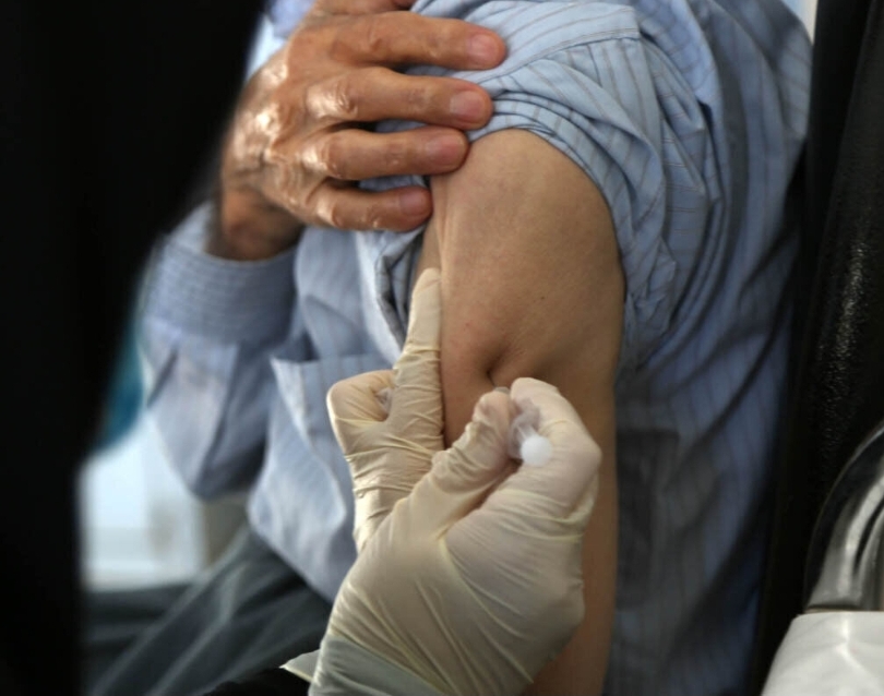 وزارت بهداشت: افراد بالای ۶۵ سال از مراجعه بدون نوبت برای واکسیناسیون پرهیز کنند