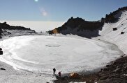 ویدیو / قدم زدن روی دریاچه یخ زده قله سبلان