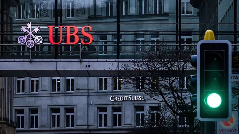 چراغ سبز «یو‌بی‌اس» برای نجات «کردیت سوئیس»؛ معامله 3 میلیارد یورویی با تضمین دولت انجام شد