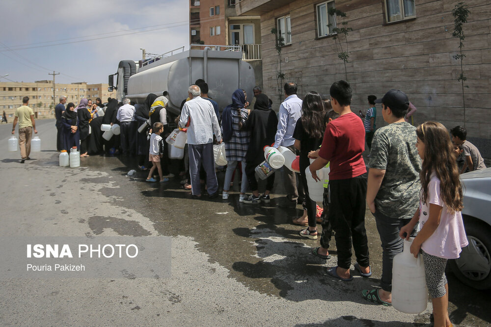 گزارش تصویری آبرسانی با تانکر در شهر همدان