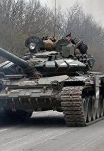 ویدیو /  لحظه فرار تانک روسی از دست نیروهای اوکراین؛ برخورد به درخت