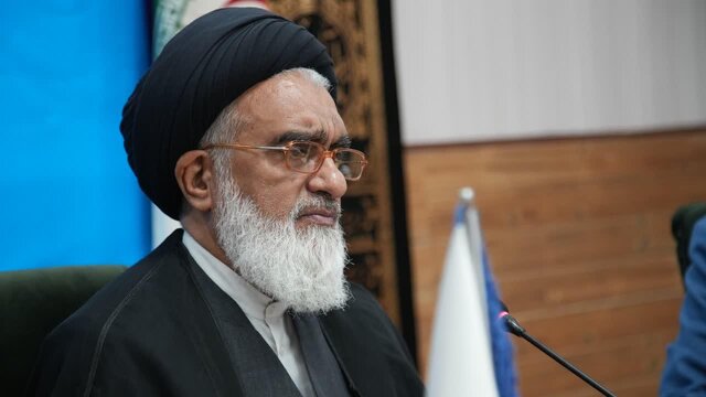 امام جمعه قم: حضور بسیاری افراد در اغتشاشات صرفاً به خاطر روحیه جستجوگر جوانی است