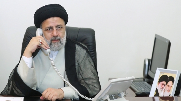 رئیسی در تماس با رهبر انقلاب: دولت با همه توان تحقق شعار سال را دنبال خواهد کرد