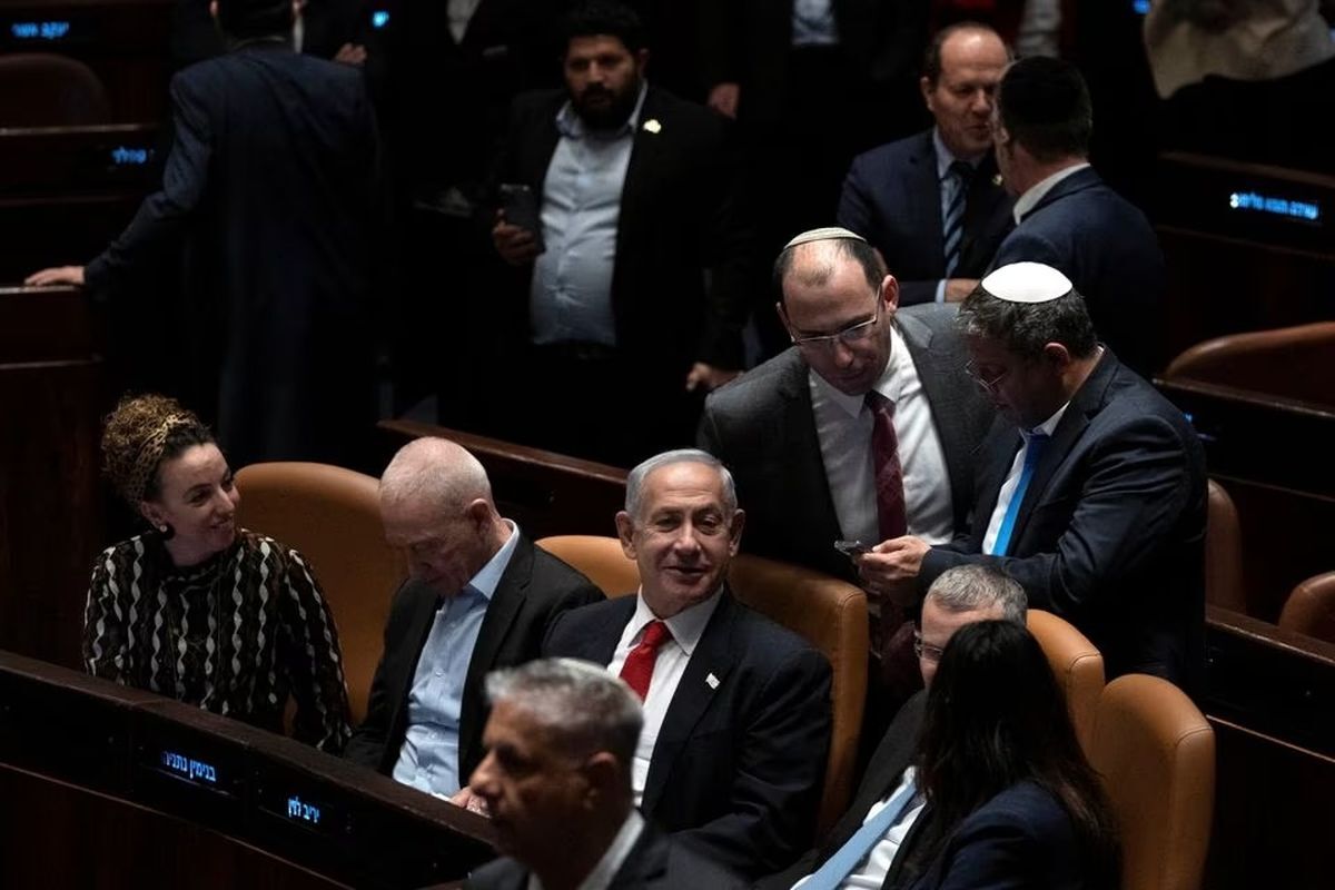 پارلمان اسرائیل لایحه جنجالی محدود شدن اختیارات قضات در صلاحیت نخست وزیران را تصویب کرد / احزاب مخالف دولت: این قانون برای محافظت از نتانیاهو طراحی شده