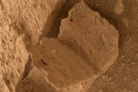 مریخ‌نورد «کنجکاوی» یک کتاب سنگی را در مریخ کشف کرد