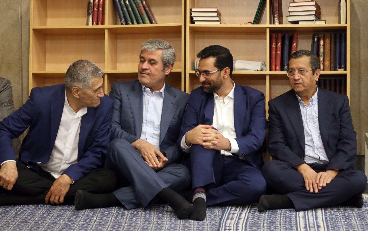 گزارش لحظه به لحظه از مراسم تنفیذ و اعطای حکم ریاست جمهوری مسعود پزشکیان توسط رهبر انقلاب گزارش لحظه به لحظه از مراسم تنفیذ و اعطای حکم ریاست جمهوری مسعود پزشکیان توسط رهبر انقلاب