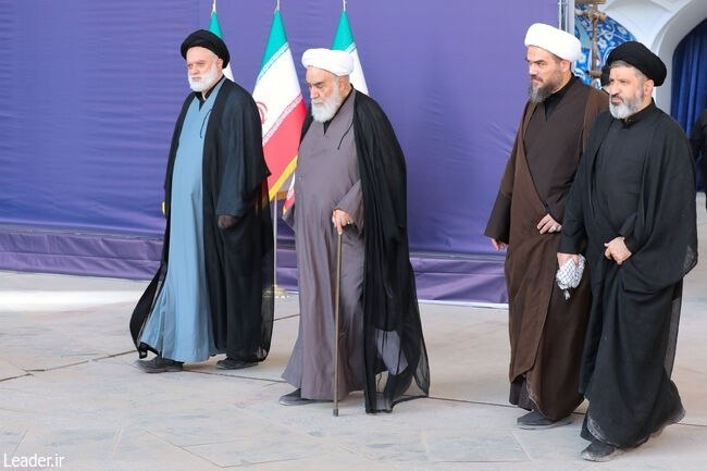 تصاویر/ فرزندان رهبر شهید انقلاب در کنار مسئولان تصاویر/ فرزندان رهبر شهید انقلاب در کنار مسئولان